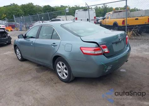 2011 Toyota Camry Le z USA, uszkodzony, nr VIN 4T1BF3EK4BU583599